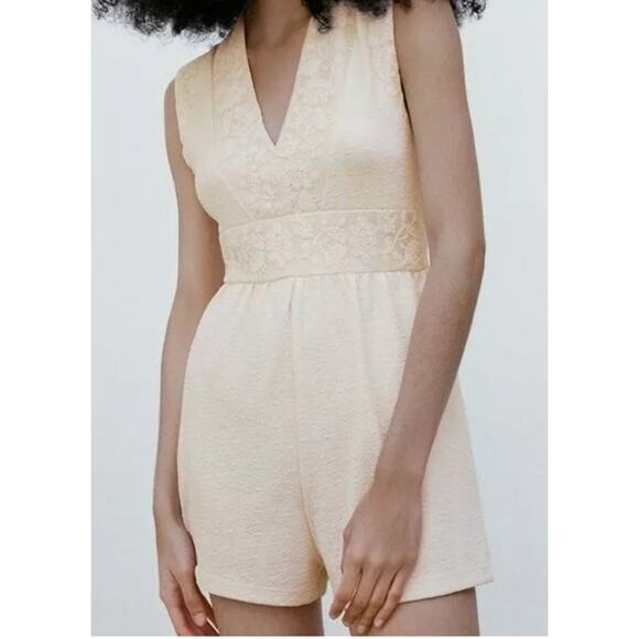 ZARA Sleeveless Textured Lace Jumpsuit Romper Ivory S NWT Chic Designer Evening - Picture 3 of 11